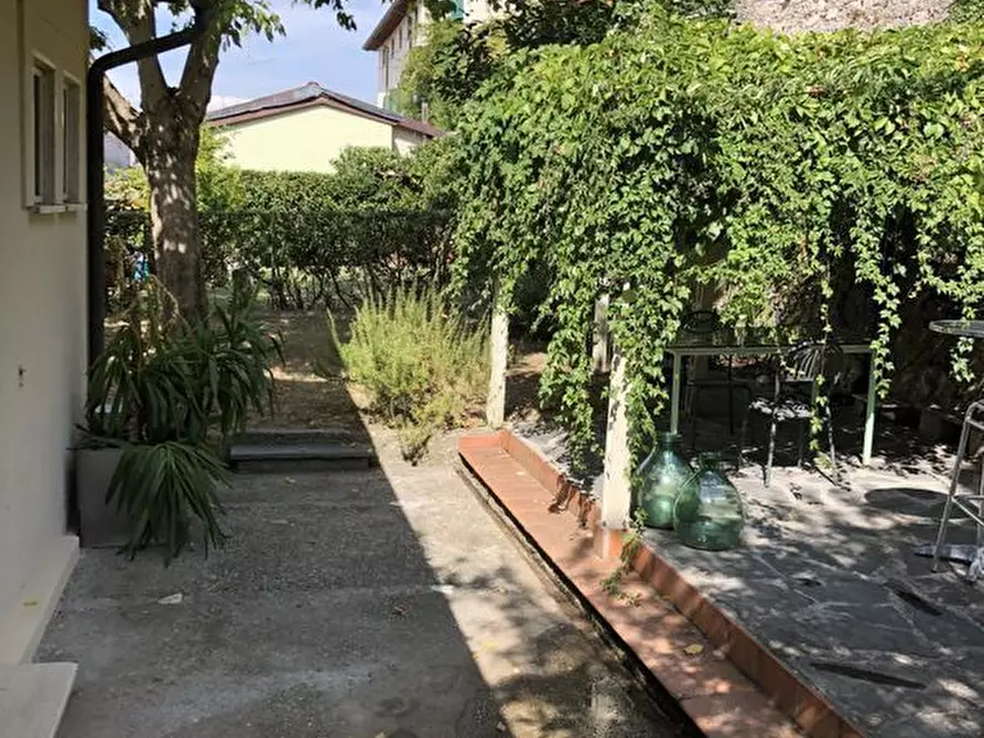 Immagine 42 di Porzione di casa in vendita  a Pietrasanta