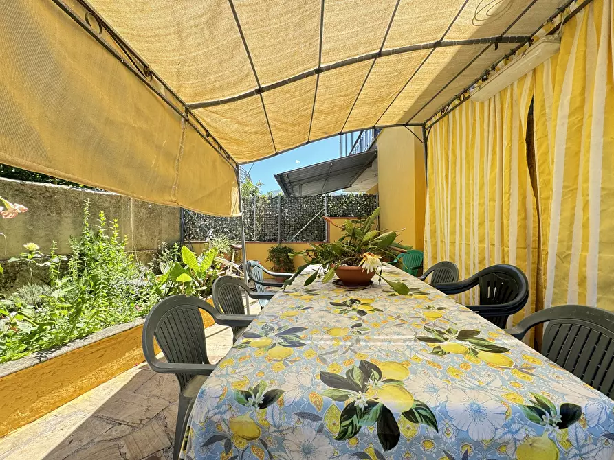 Immagine 3 di Porzione di casa in vendita  a Massa