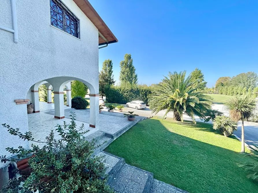 Immagine 74 di Villa in vendita  a Pietrasanta