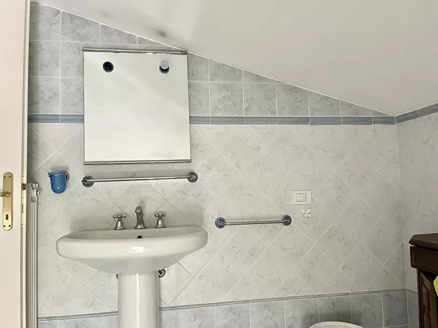 Immagine 31 di Porzione di casa in vendita  a Seravezza