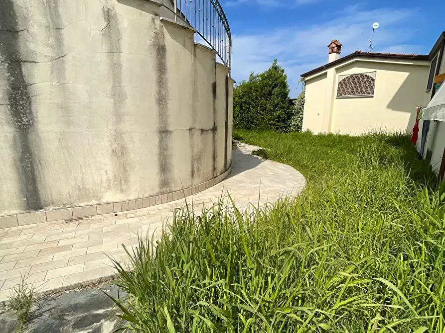 Immagine 11 di Villa in vendita  a Camaiore