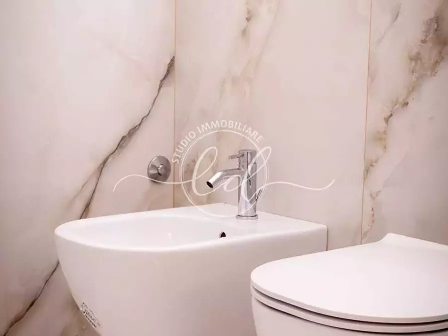 Immagine 21 di Appartamento in vendita  a Pietrasanta