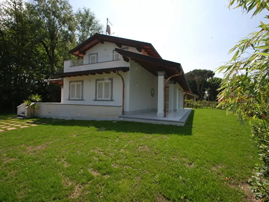 Immagine 115 di Villa in vendita  a Pietrasanta