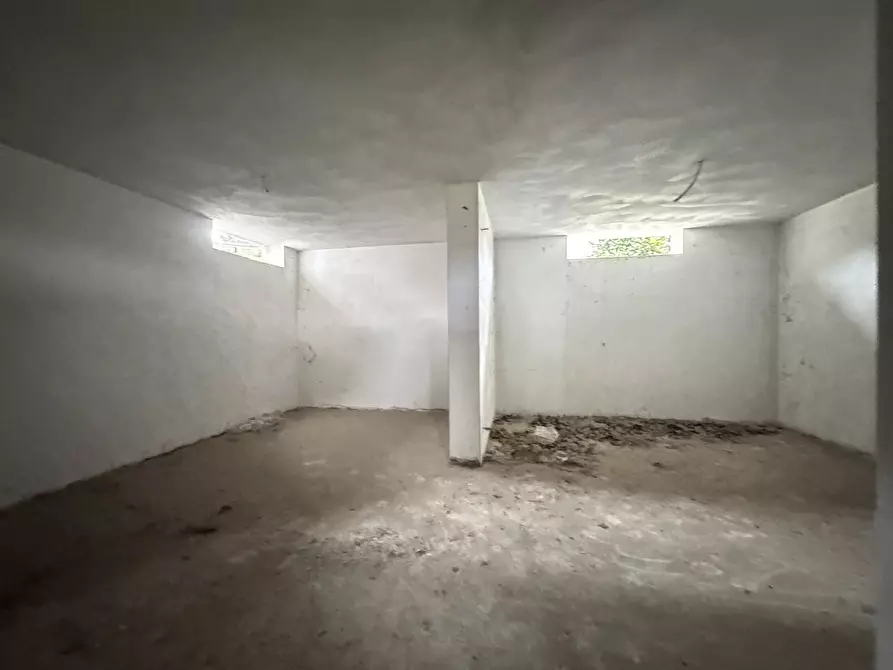 Immagine 38 di Porzione di casa in vendita  a Camaiore