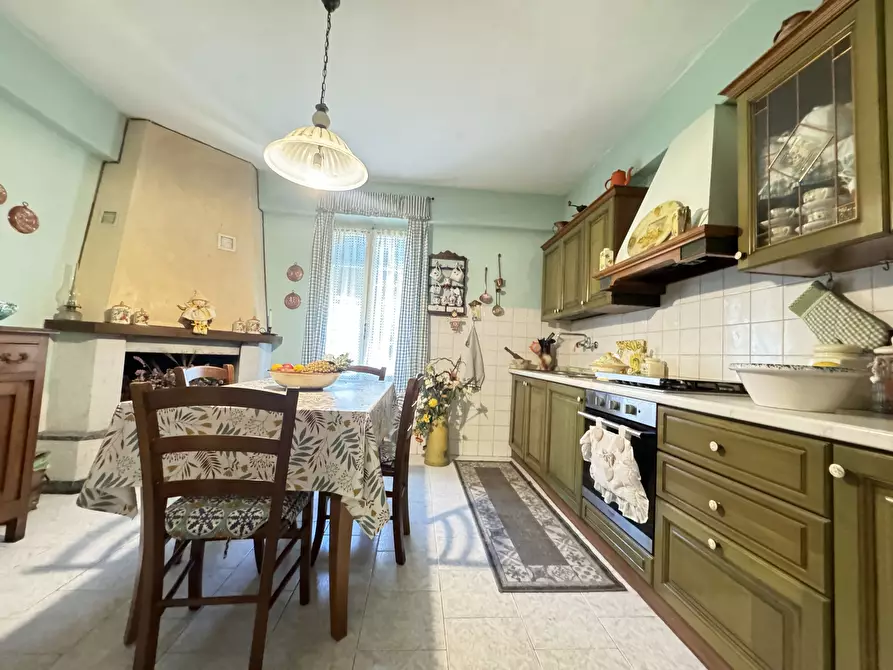 Immagine 15 di Porzione di casa in vendita  a Massa