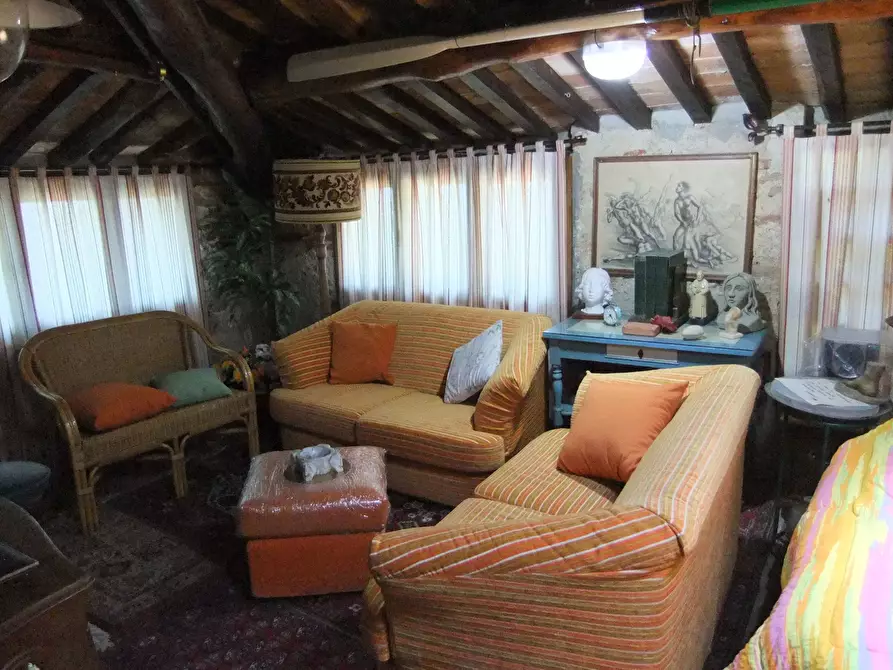 Immagine 16 di Porzione di casa in vendita  a Pietrasanta