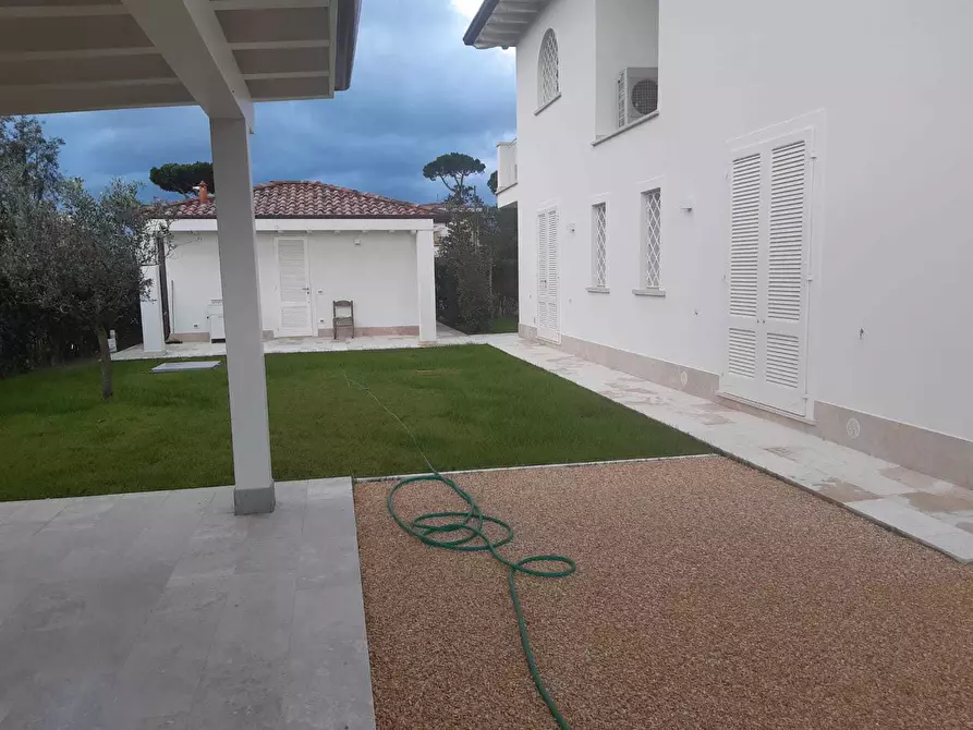 Immagine 4 di Villa in affitto  a Pietrasanta