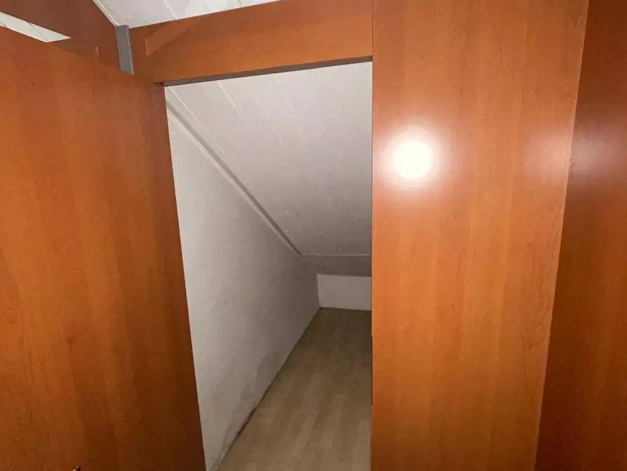 Immagine 18 di Capannone industriale in affitto  a Camaiore