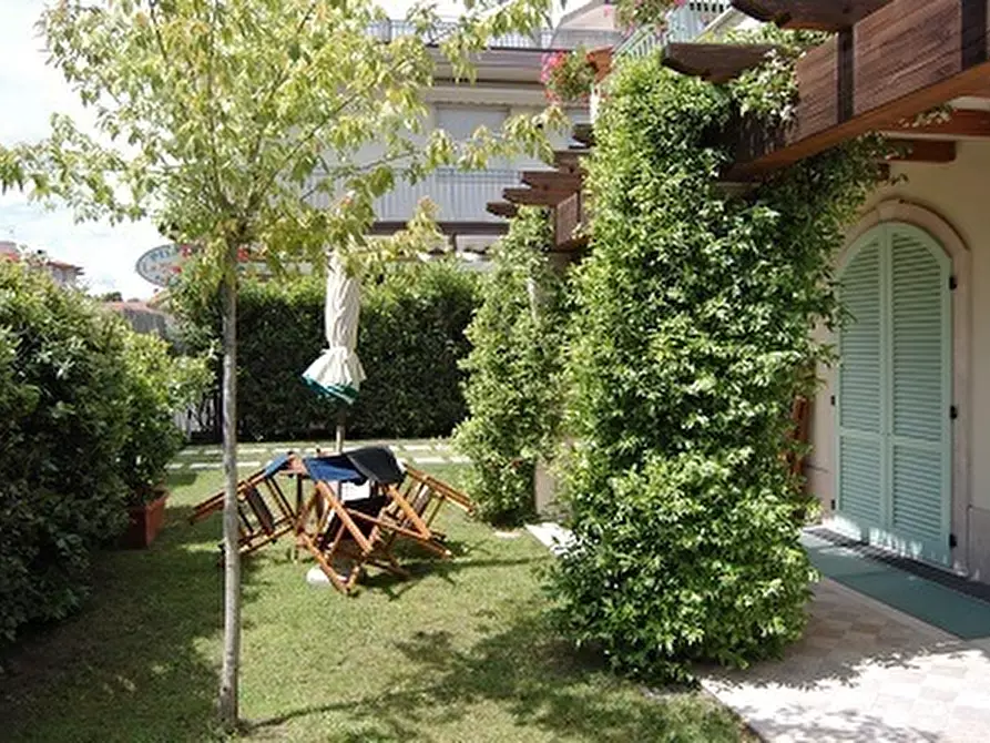 Immagine 26 di Casa indipendente in vendita  a Montignoso