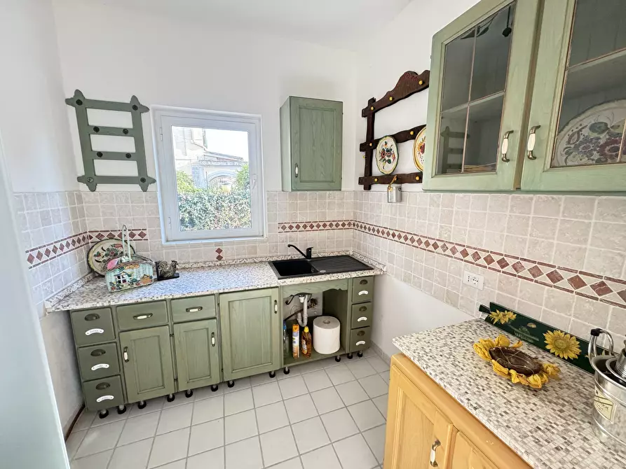 Immagine 11 di Villa in vendita  a Massa