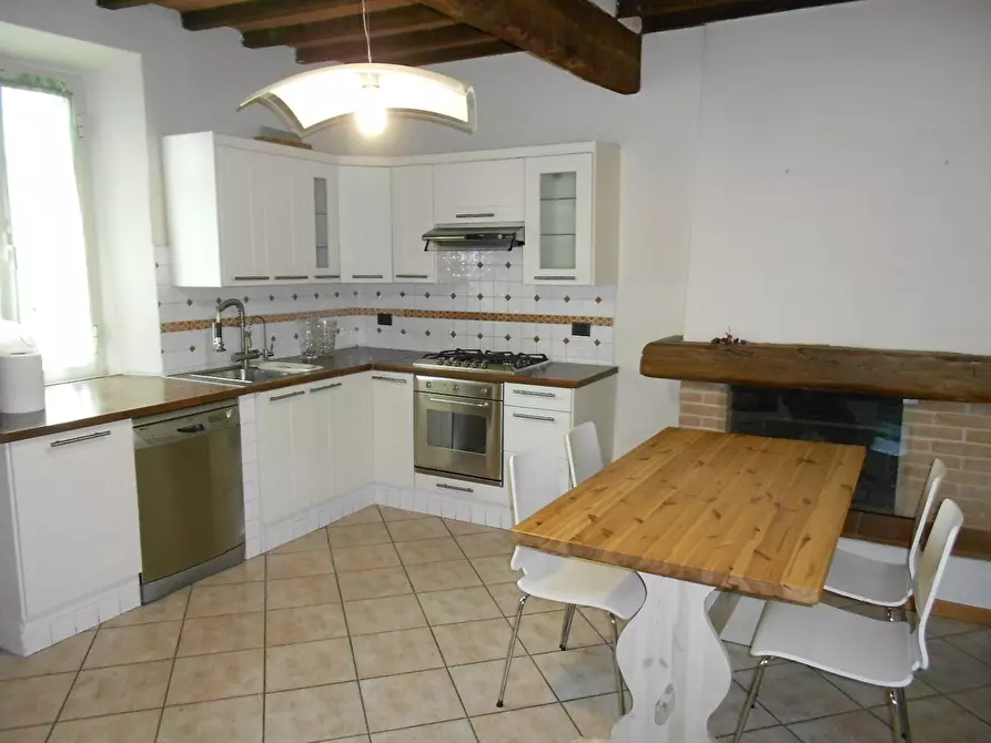 Immagine 9 di Quadrilocale in vendita  a Seravezza