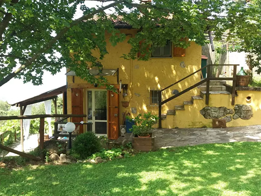 Immagine 5 di Porzione di casa in vendita  a Pietrasanta