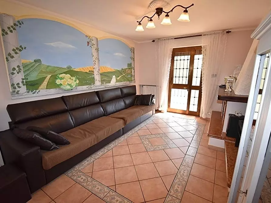 Immagine 11 di Porzione di casa in vendita  a Pietrasanta