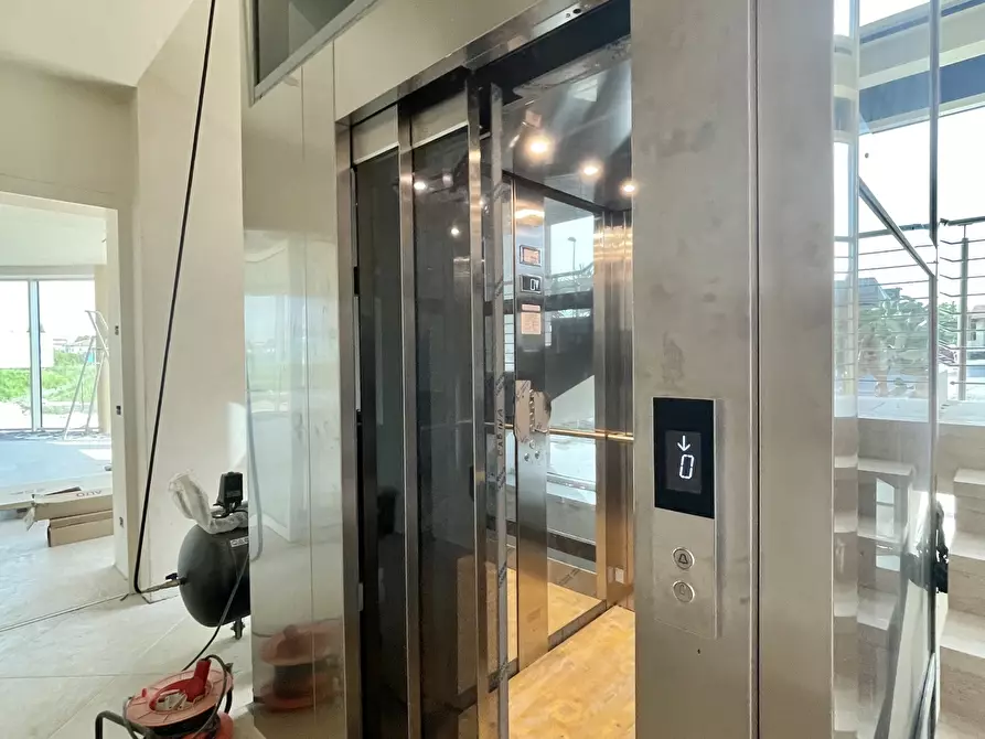 Immagine 3 di Ufficio in affitto  a Pietrasanta