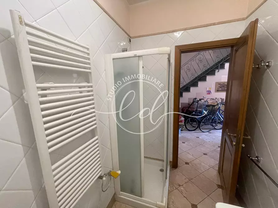 Immagine 15 di Porzione di casa in affitto  a Viareggio