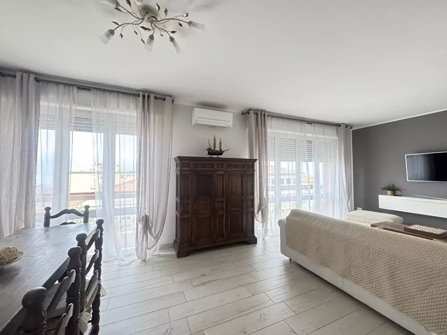 Immagine 5 di Quadrilocale in affitto  a Camaiore