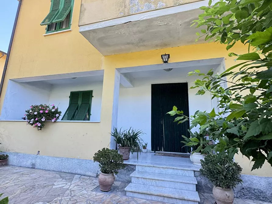 Immagine 64 di Porzione di casa in vendita  a Massa