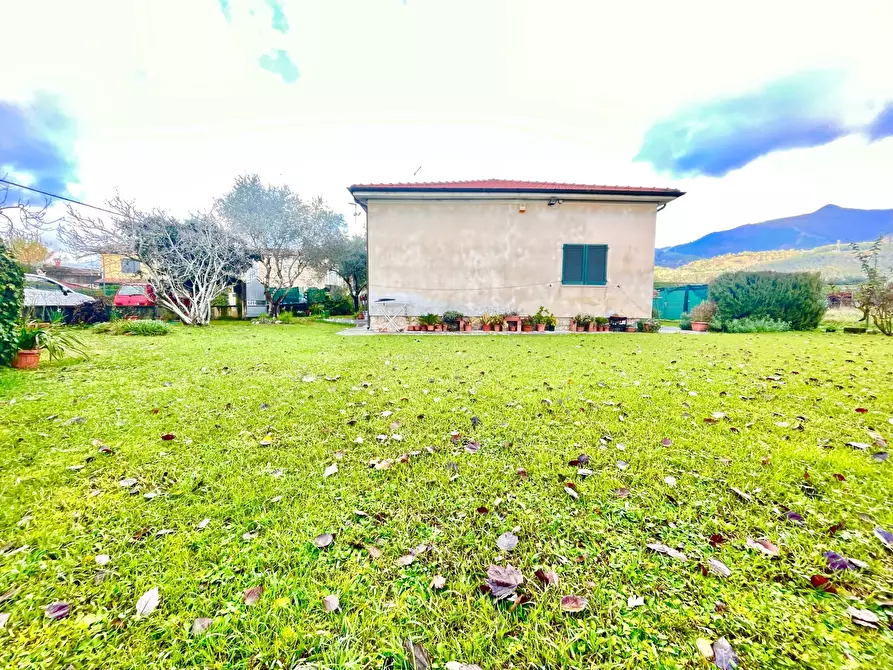 Immagine 1 di Casa indipendente in vendita  a Pietrasanta