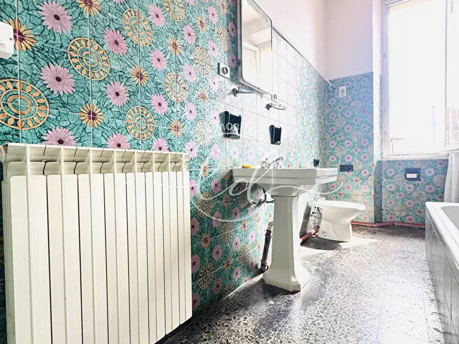 Immagine 37 di Pentalocale in vendita  a Lucca