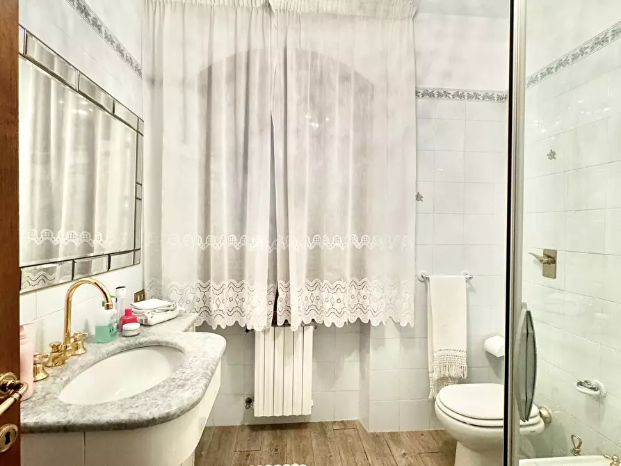 Immagine 21 di Villa in affitto  a Pietrasanta