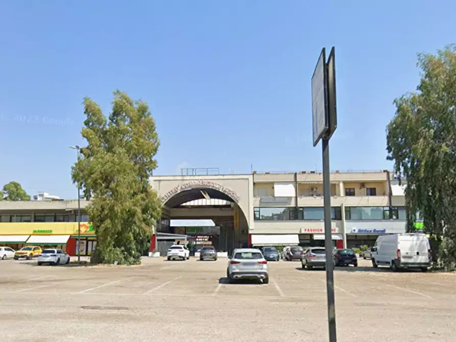 Immagine 1 di Locale commerciale in vendita  in Viale John Fitzgerald Kennedy a Latina
