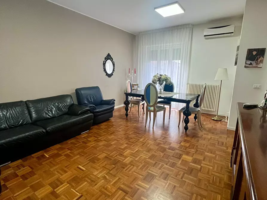 Immagine 10 di Quadrilocale in vendita  in Corso Umberto I 233 a Montesilvano