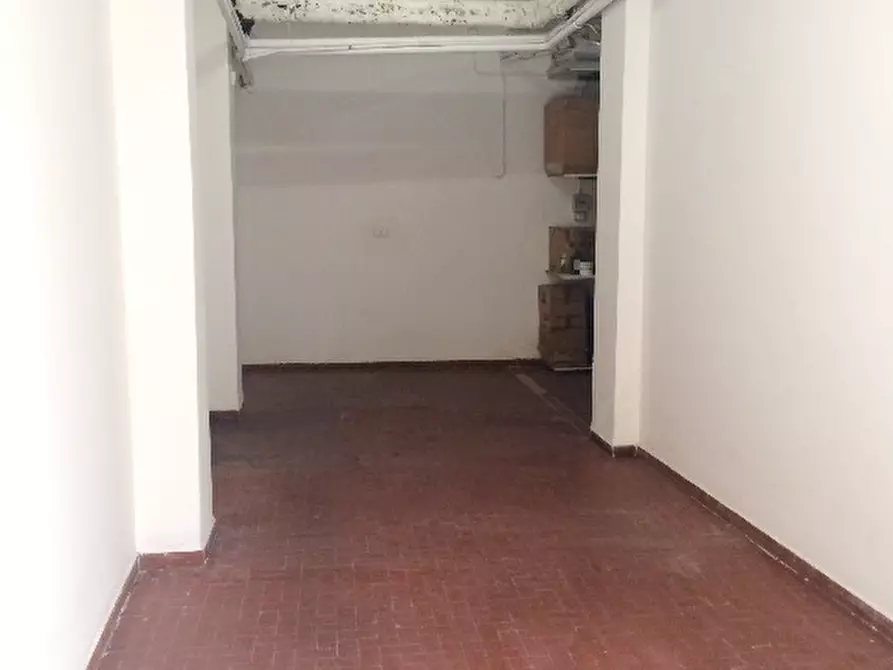Immagine 1 di Garage in vendita  in Via Umbria a Pescara