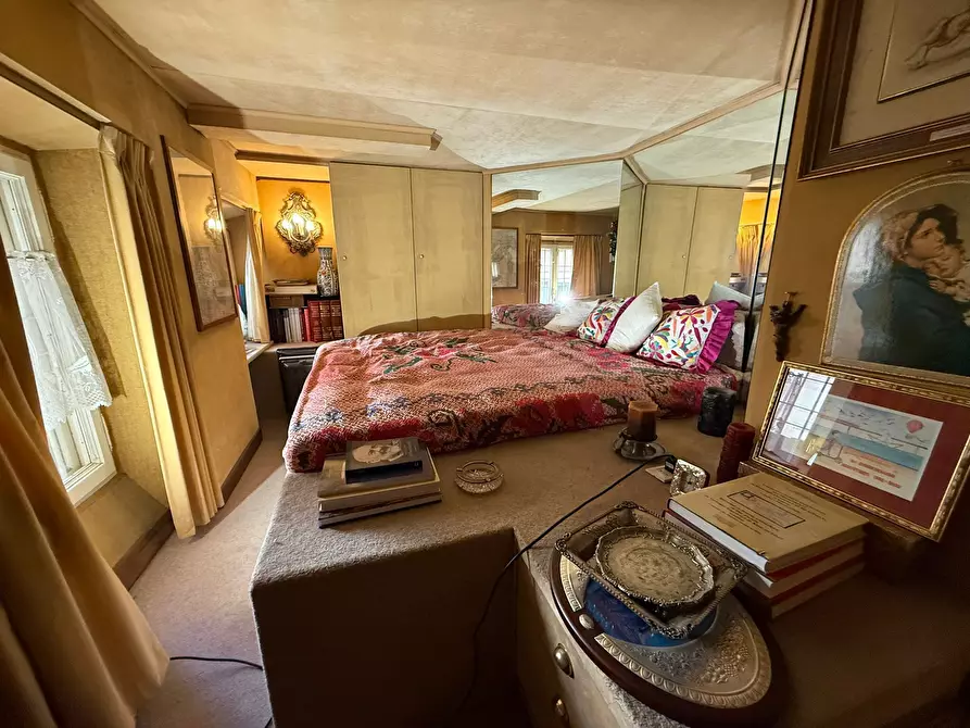 Immagine 56 di Pentalocale in vendita  in Via Salaria 126 a Roma