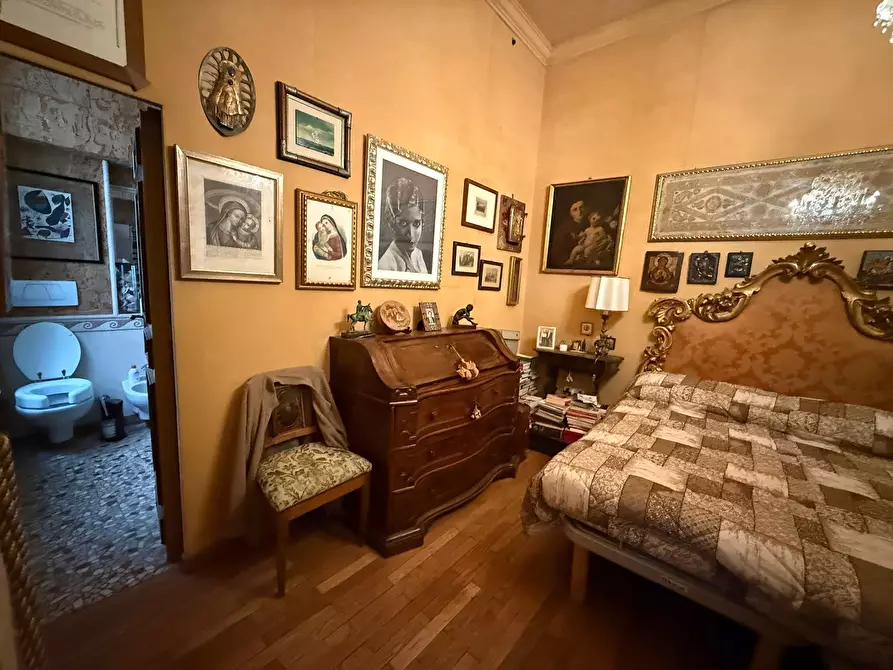 Immagine 37 di Pentalocale in vendita  in Via Salaria 126 a Roma