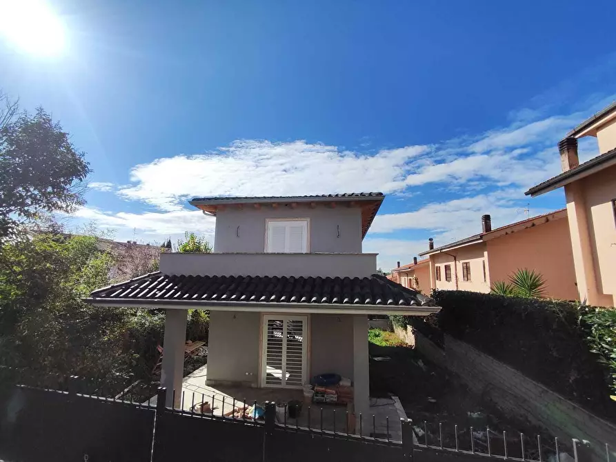 Immagine 2 di Villa in vendita  in Via Colleferro 64 a Guidonia Montecelio