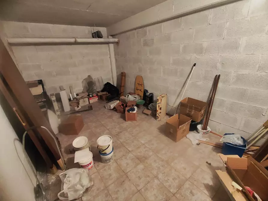 Immagine 7 di Magazzino in vendita  in via imperatore adriano a Tivoli