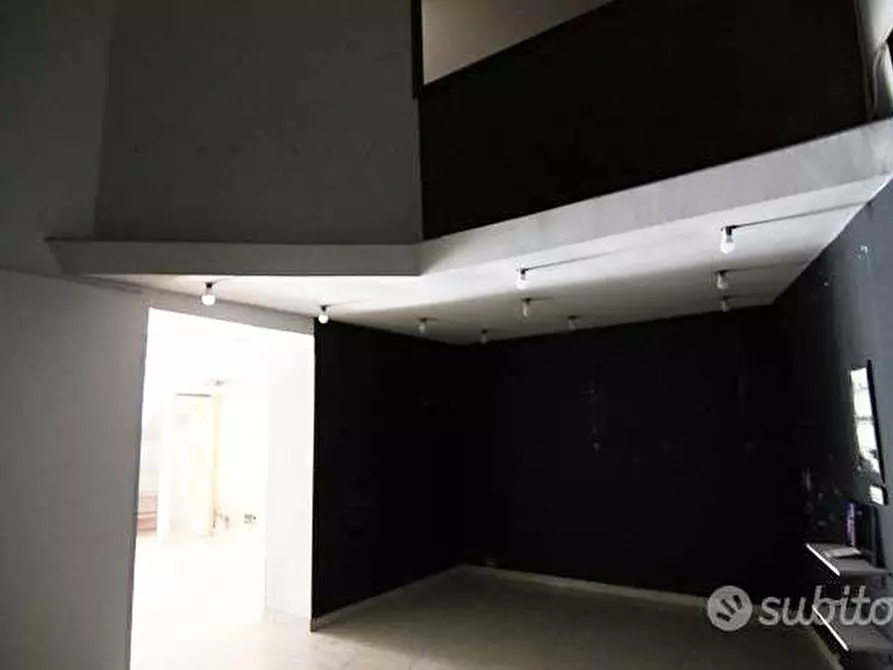 Immagine 10 di Locale commerciale in affitto  in Via Francesco Crispi a Siracusa