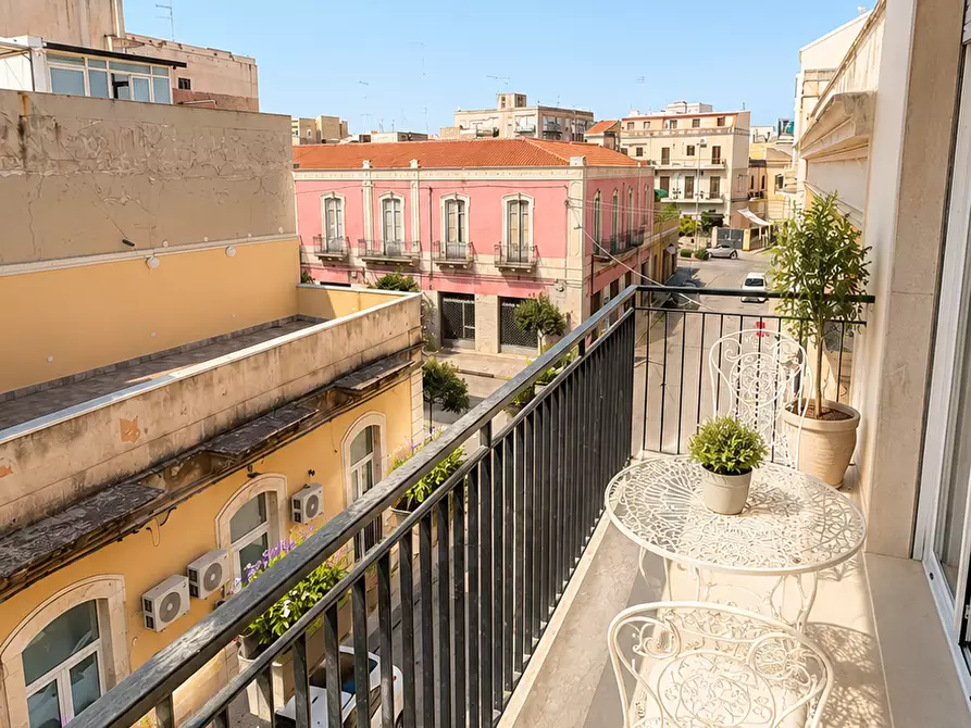 Immagine 7 di Appartamento in vendita  in Via Bacchilide 13 a Siracusa