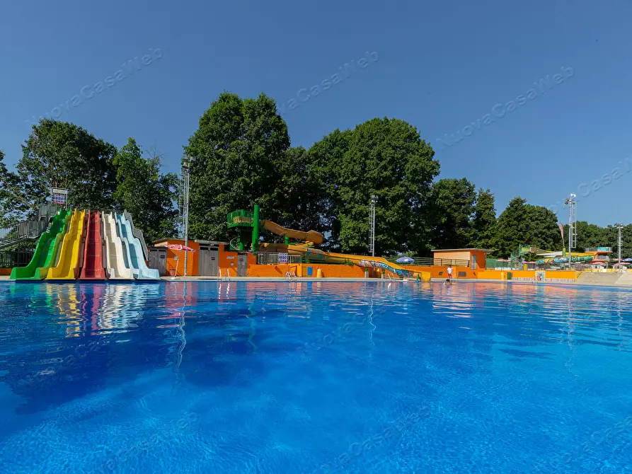 Immagine 3 di Attività commerciale in vendita  in Via del Laghetto 6 a Limbiate