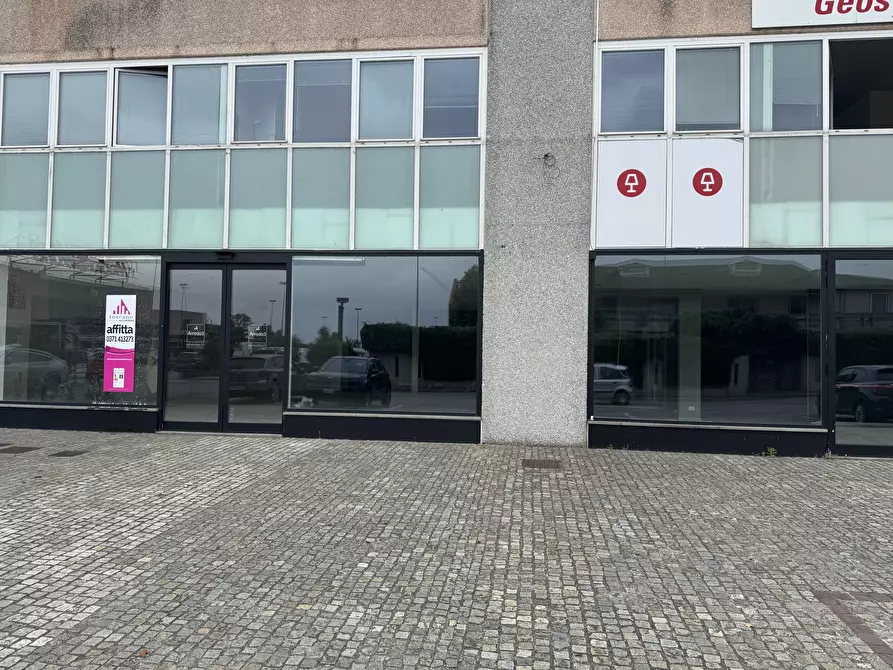 Immagine 12 di Locale commerciale in vendita  in Via Codognino 12 a Cornegliano Laudense