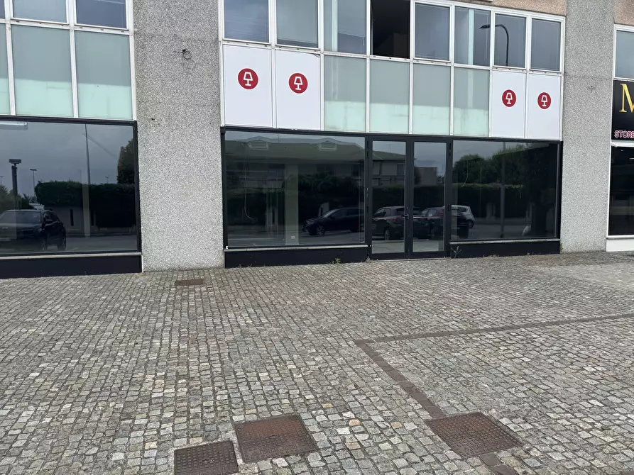 Immagine 10 di Locale commerciale in affitto  in via Codognino 12 a Cornegliano Laudense
