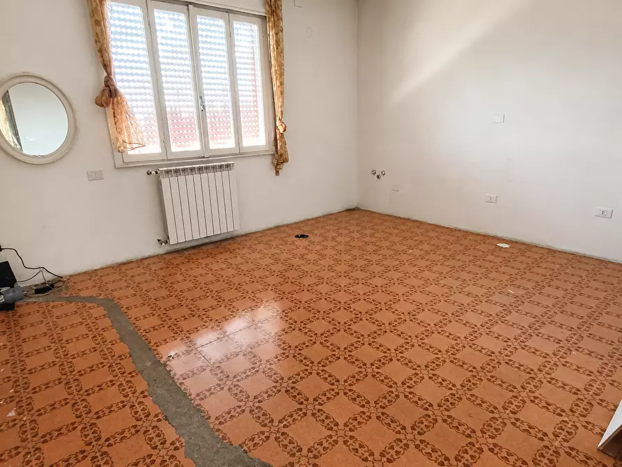 Immagine 10 di Palazzo in vendita  in Via O. Munerati 141 a Rovigo