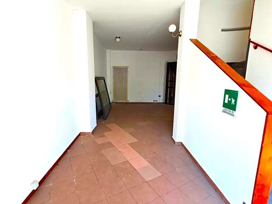 Immagine 11 di Attività commerciale in affitto  a Rovigo