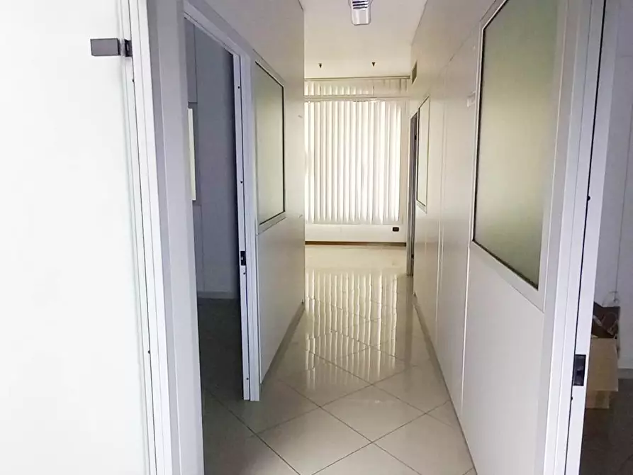 Immagine 9 di Locale commerciale in vendita  a Rovigo