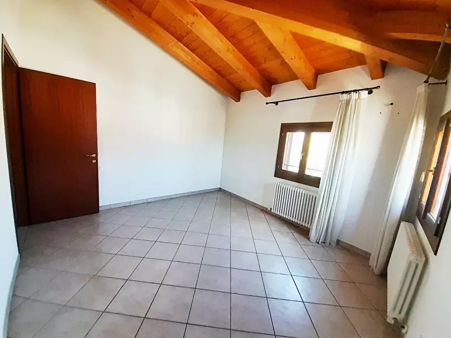 Immagine 12 di Appartamento in vendita  in Piazza San Sebastiano 167 a Badia Polesine