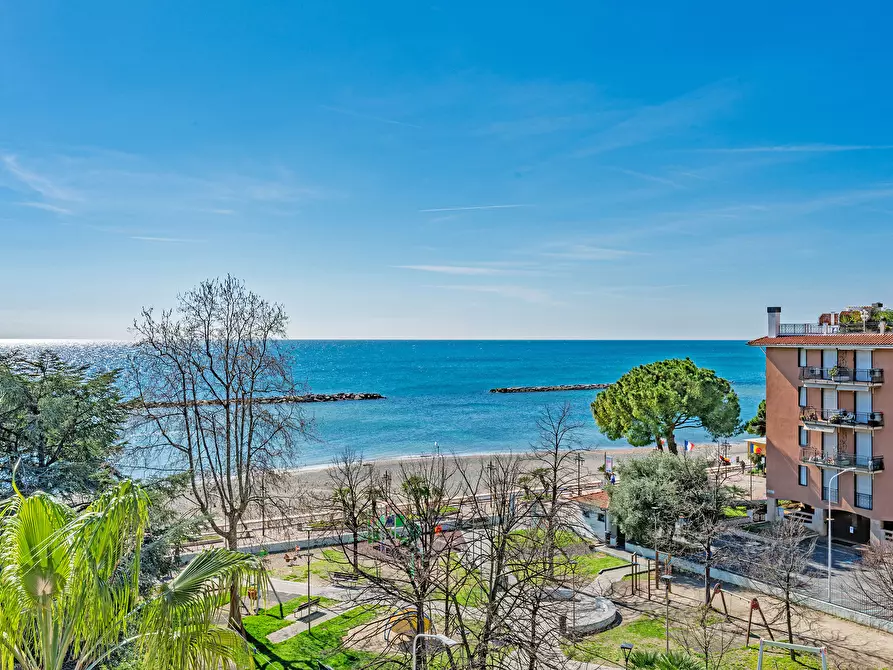 Immagine 43 di Attico in vendita  in Viale Europa 5 a San Bartolomeo Al Mare