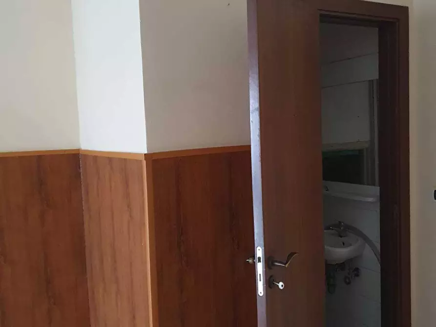 Immagine 8 di Locale commerciale in affitto  in Via Ettore e Ruggero de Medici 18 a Lamezia Terme