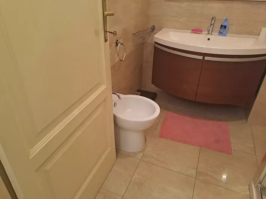 Immagine 15 di Trilocale in affitto  in VIA GIACINTO COLLEGNO 5 a Torino