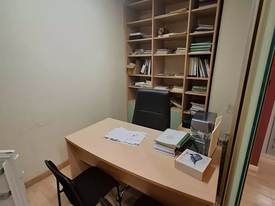 Immagine 44 di Locale commerciale in vendita  a Torino