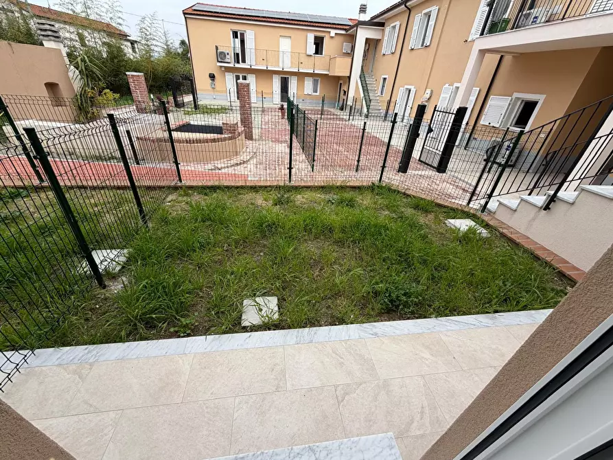 Immagine 2 di Bilocale in vendita  a Sarzana