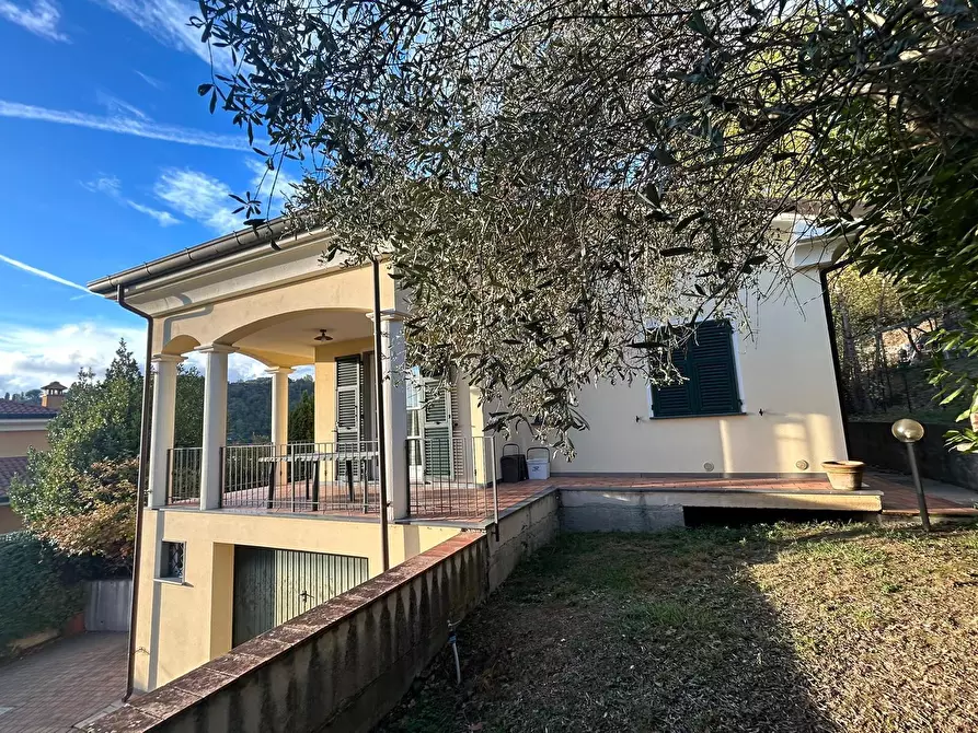 Immagine 12 di Villa in vendita  a Sarzana