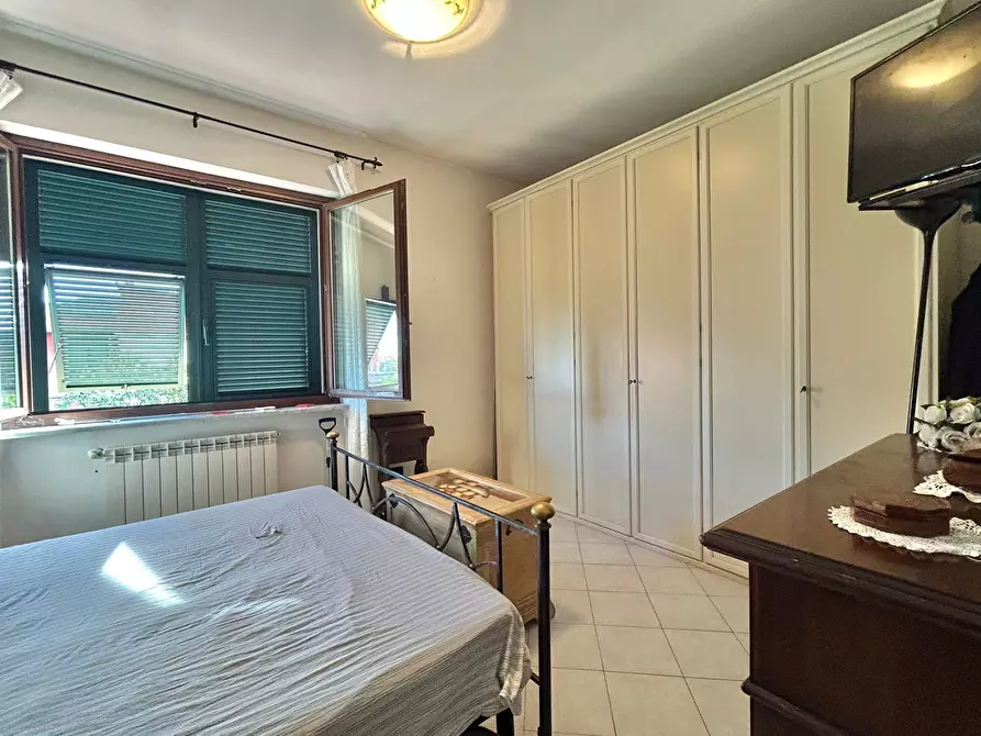 Immagine 14 di Pentalocale in vendita  a Sarzana