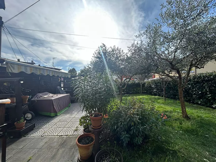 Immagine 29 di Terratetto in vendita  a Sarzana