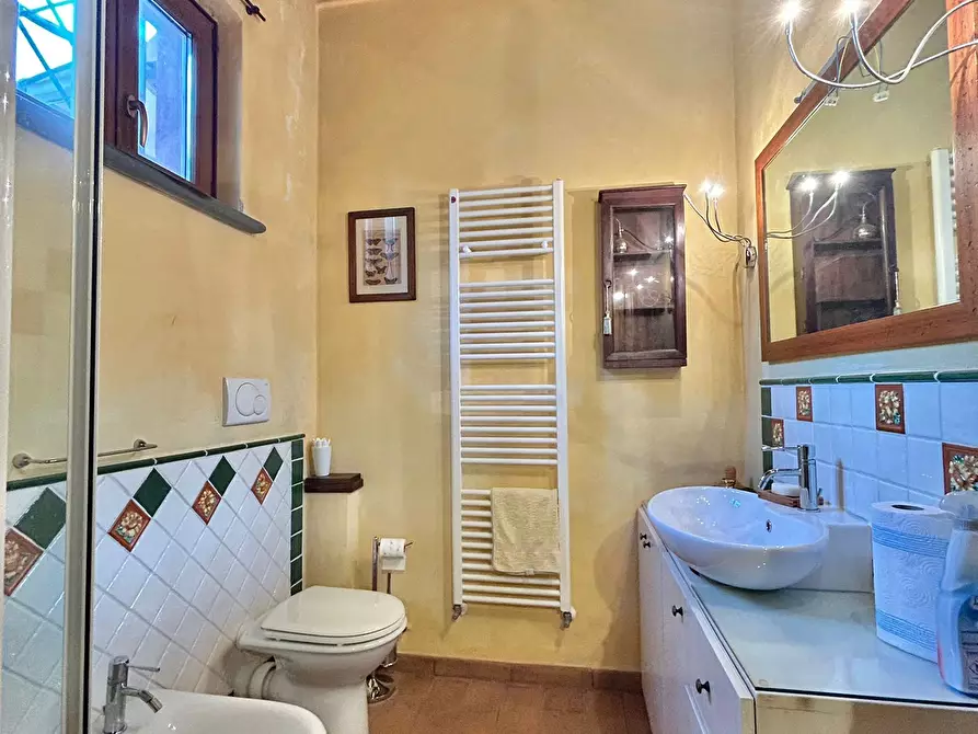 Immagine 42 di Casa indipendente in vendita  a Sarzana