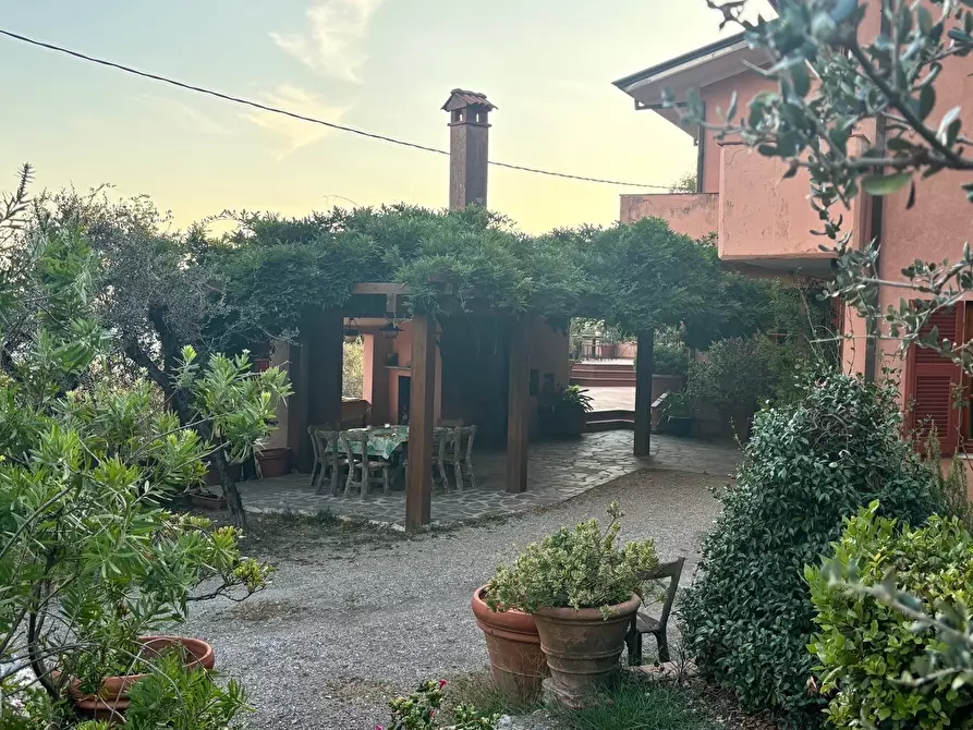 Immagine 12 di Villa in vendita  a Fosdinovo